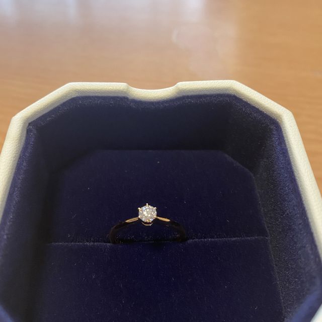 【4℃ BRIDAL(ヨンドシーブライダル)の口コミ】 普段から気軽に付けたかったので、ダイヤモンドは小さめの物を希望してい…