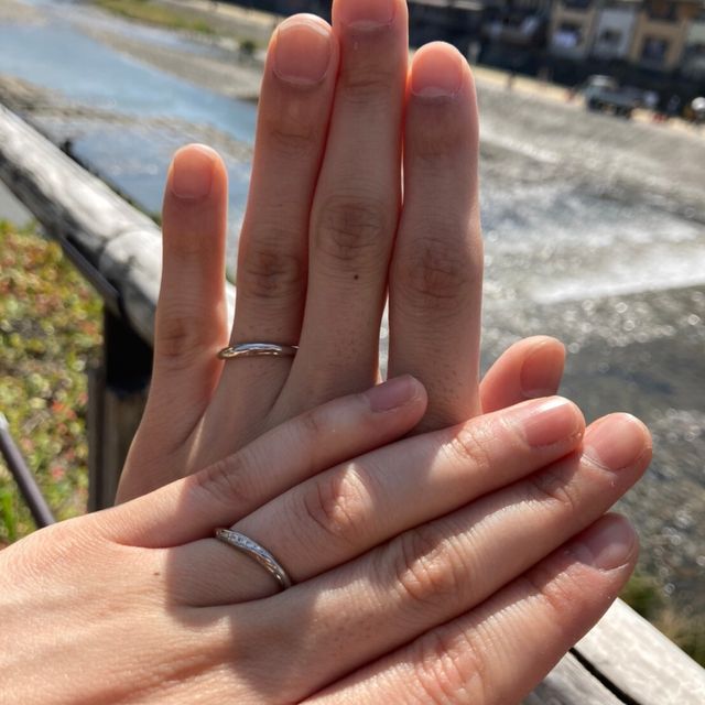 【ケイウノ ブライダル(K.UNO BRIDAL)の口コミ】 仕事柄休日だけ着用するため、デザイン性のあるダイヤ入りの結婚指輪を探…