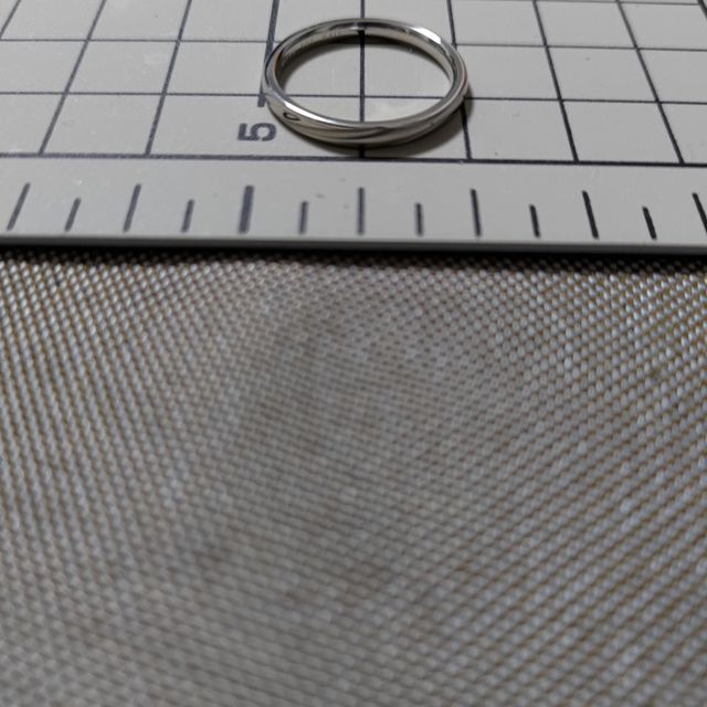 【4℃ BRIDAL(ヨンドシーブライダル)の口コミ】 傷がかなりつきにくいパーフェクトプラチナという素材を使っている点が決…