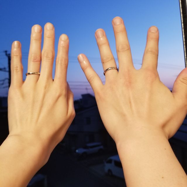 【アイプリモ(I-PRIMO)の口コミ】 【指輪のデザイン】
婚約指輪：フラネリー
一目惚れでした
ウェーブで、両…