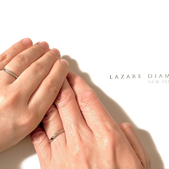 【ラザール ダイヤモンド(LAZARE DIAMOND)の口コミ】 決め手はなんと言ってもダイヤモンドの輝きです。
結婚指輪に使われている…