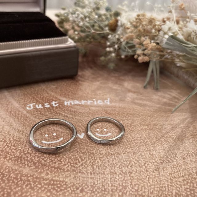 【アイプリモ(I-PRIMO)の口コミ】 元々希望していたデザインに近く、ダイヤの配置が真ん中を開けて両サイド…