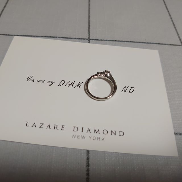 【ラザール ダイヤモンド(LAZARE DIAMOND)の口コミ】 もともと、キラキラしているデザインのものが好きだったので、ダイヤ１石…