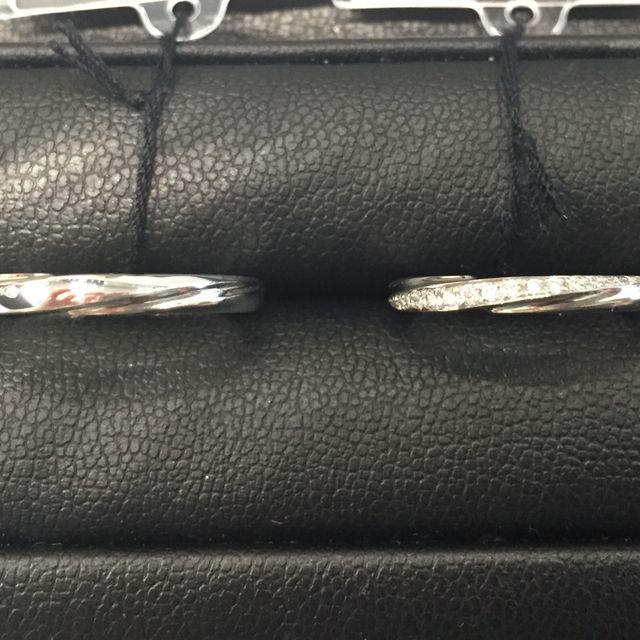 【エクセルコダイヤモンド(EXELCO DIAMOND)の口コミ】 どこの指輪よりもダイヤの輝きが抜群に綺麗で、どの角度から見ても眩く光…