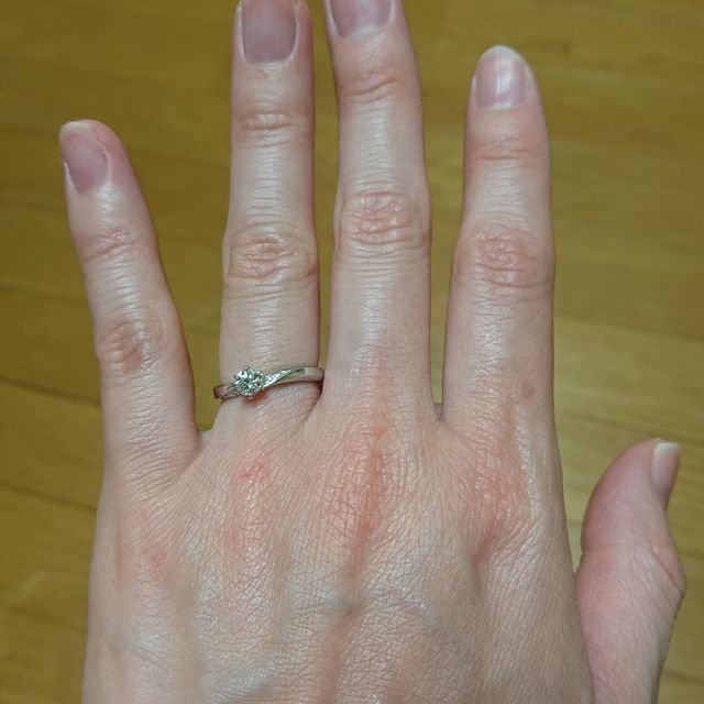 【4℃ BRIDAL(ヨンドシーブライダル)の口コミ】 アクセサリーを全く付けないタイプだったので、何も分からない状態でお店…