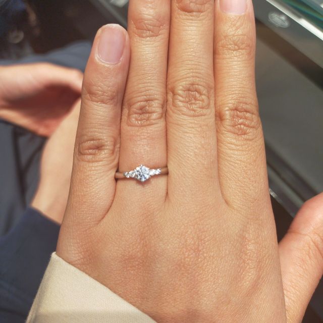 【エクセルコダイヤモンド(EXELCO DIAMOND)の口コミ】 ダイアモンドにこだわっていらっしゃるブランドであるからこそ、指輪のデ…