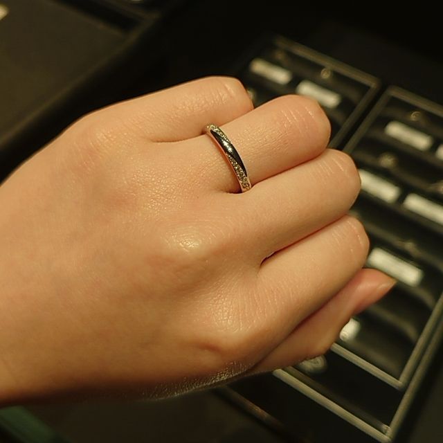 【エクセルコダイヤモンド(EXELCO DIAMOND)の口コミ】 鍛造と鋳造で迷いましたが、生涯同じ指輪をつけていられるという意味で鋳…