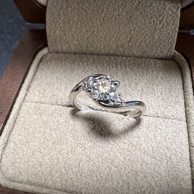 【入倉康ジュエリー工房の口コミ】 デザインの相談もすぐその場で職人に確認してもらえる点、デザインのベー…