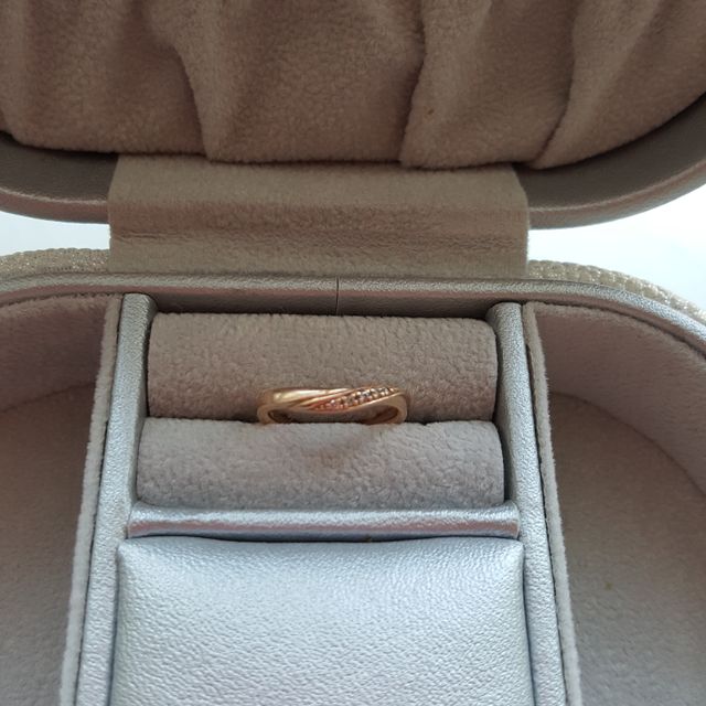 【4℃ BRIDAL(ヨンドシーブライダル)の口コミ】 私は指が細く、薬指が4号でしたのでなかなか良いサイズのものが見つかりま…