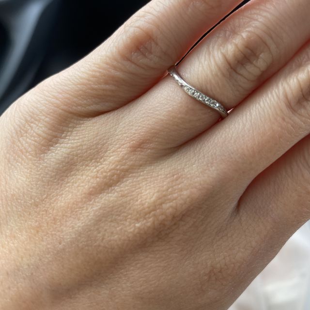 【Mariage ent(マリアージュエント)の口コミ】 シンプルなデザインで高級感がありました。
シンプルな中に捻りやくすみな…