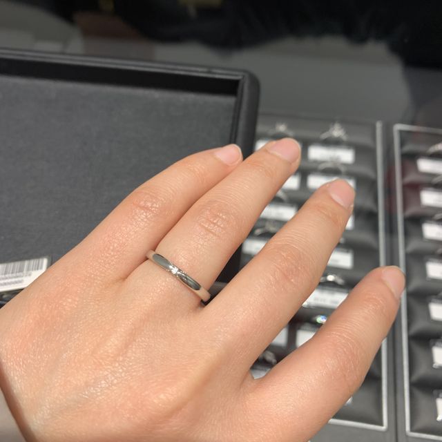 【エクセルコダイヤモンド(EXELCO DIAMOND)の口コミ】 デザインとダイヤの輝きが決め手になりました。最初に訪れた時はどのお店…