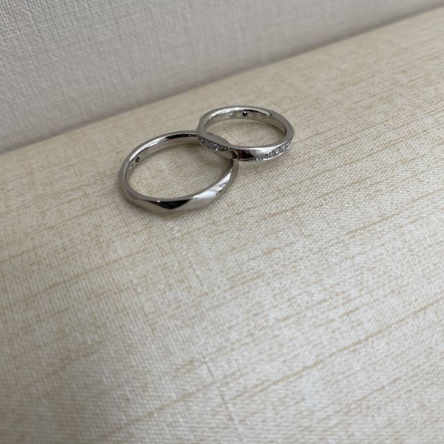 【4℃ BRIDAL(ヨンドシーブライダル)の口コミ】 シンプル過ぎると変わり映えがないと思い、シンプル且つ少しウェーブのデ…