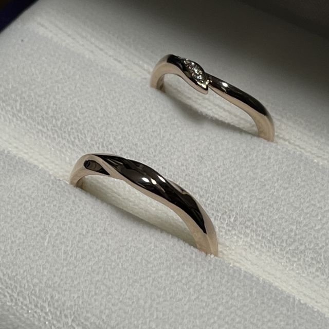 【N.Y.NIWAKA(ニューヨークニワカ)の口コミ】 結婚指輪ということで、普段身につける事を前提に、少し遊び心を加えられ…