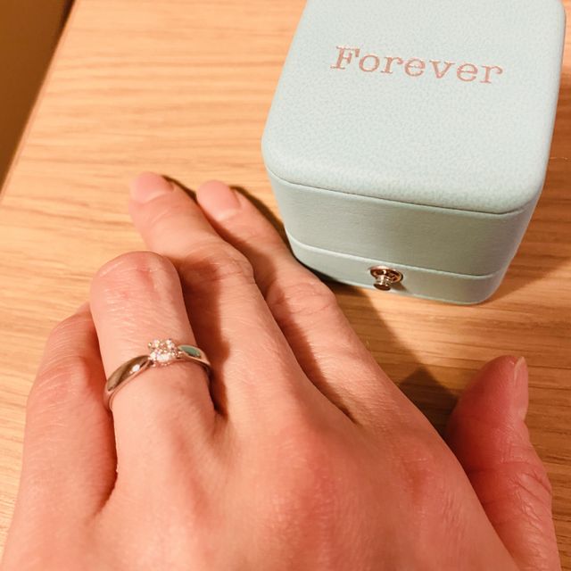 【ティファニー(Tiffany & Co.)の口コミ】 控えめかつ、可愛らしいデザインに心惹かれました。
同じデザインのもので…