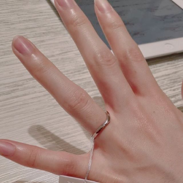 【TRECENTI(トレセンテ)の口コミ】 写真は新郎用の石無しのものです。シンプルで使いやすそうです。つけ心地…