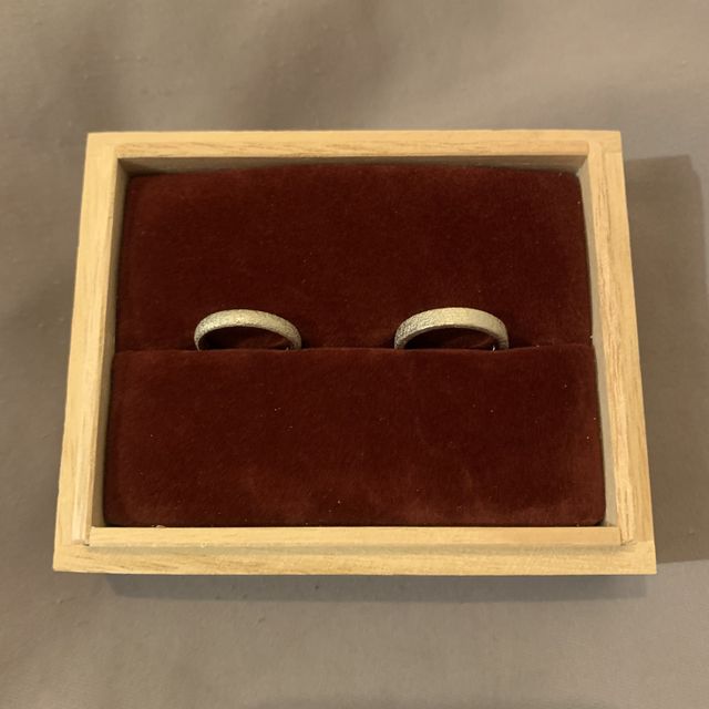 【ichi(イチ)の口コミ】 他のお店にはない石地の質感に惹かれて選びました。
サイズも0.1単位で調…