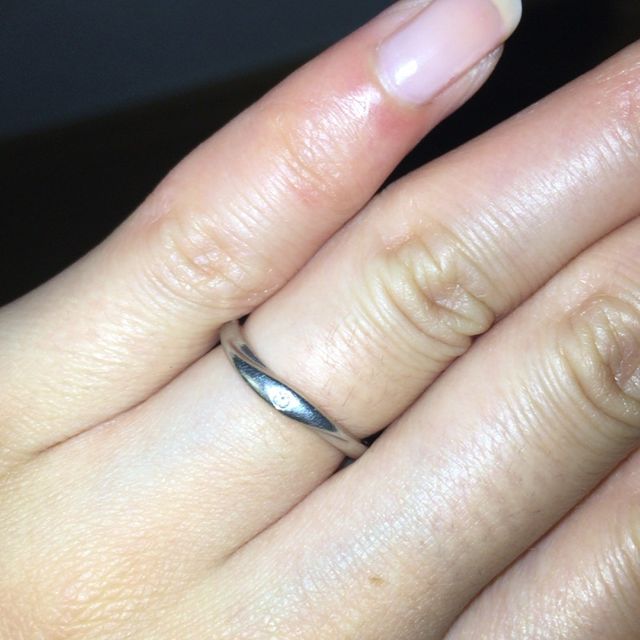 【4℃ BRIDAL(ヨンドシーブライダル)の口コミ】 普段つけるのにも家事や育児に支障のないデザインのリングを探していて、…