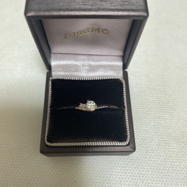 【アイプリモ(I-PRIMO)の口コミ】 指輪のデザインで一目惚れでした。
ダイヤは自分で大きさを選べました。大…