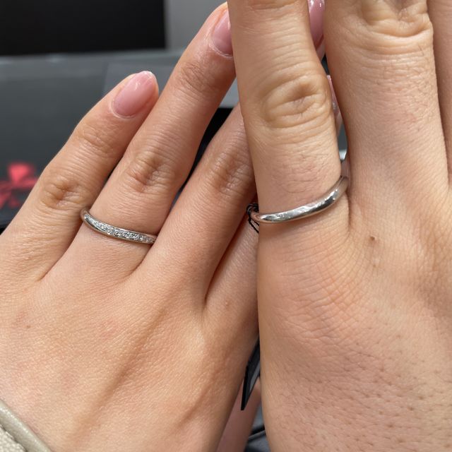 【ラザール ダイヤモンド(LAZARE DIAMOND)の口コミ】 男性の結婚指輪のデザインがとても気に入りました。また、女性の結婚指輪…