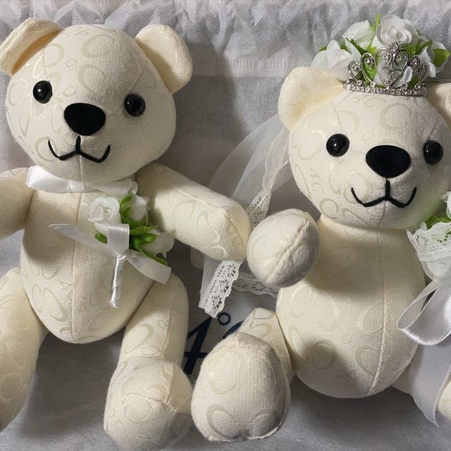 【4℃ BRIDAL(ヨンドシーブライダル)の口コミ】 派手すぎずシンプル過ぎないV字で動きのあるデザインでどのお洋服にも合ぅ…