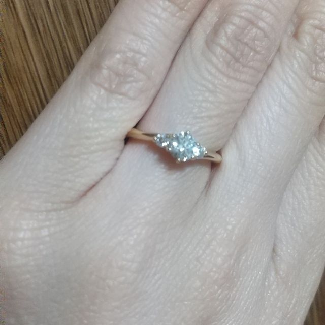 【銀座ダイヤモンドシライシの口コミ】 指輪の一番の決め手は、デザインです。ほんとに多くの指輪を試着させても…