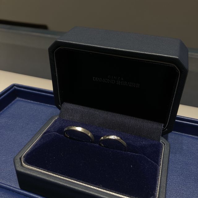 【銀座ダイヤモンドシライシの口コミ】 オーダーメードの店とも悩みましたが、
一番着けた時にしっくりしました。…