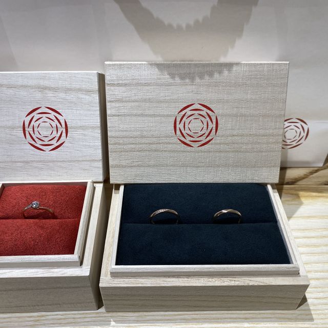 【出雲結(いずもゆい)の口コミ】 シンプルで年齢問わず付けられるデザインと、指輪のコンセプトが自分達に…