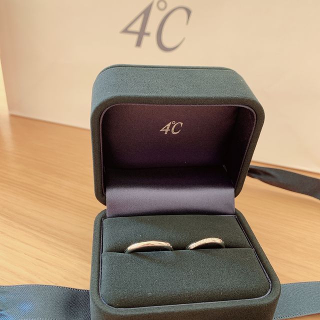 【4℃ BRIDAL(ヨンドシーブライダル)の口コミ】 デザインの繊細さ、かわいらしさ、指へのフィット感が良かった。価格も希…