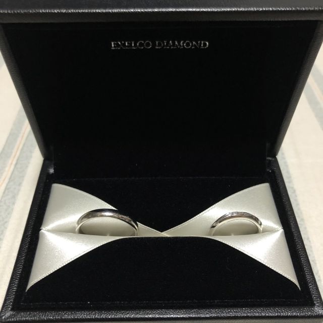 【エクセルコダイヤモンド(EXELCO DIAMOND)の口コミ】 指輪の真ん中に輝くウェーブラインが長めになっているデザインですので、…