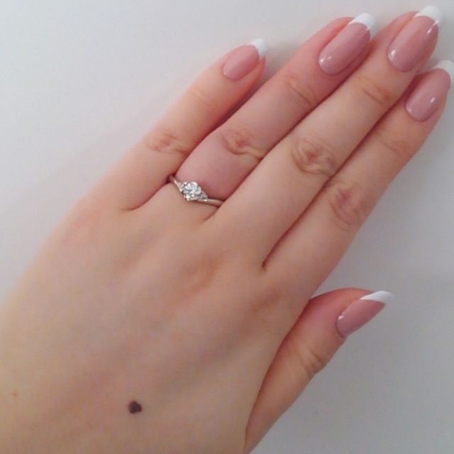 【TRECENTI(トレセンテ)の口コミ】 かわいいお花のデザインとさり気ないピンクダイヤに惹かれて。
ピンクダイ…