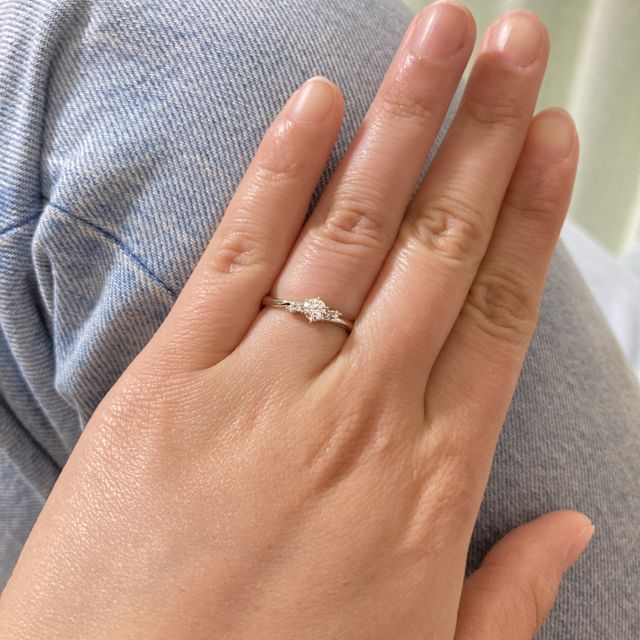 【アイプリモ(I-PRIMO)の口コミ】 デザインの好みと、ダイヤが大きく見えるデザインに惚れ込んで決めました…