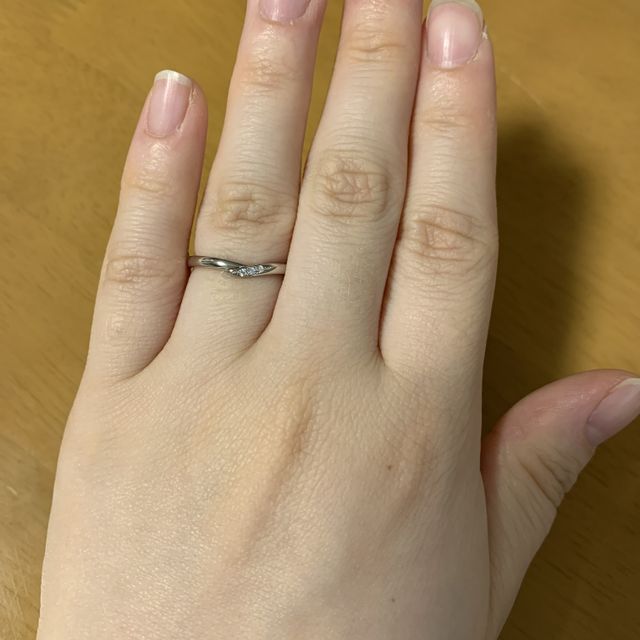 【アイプリモ(I-PRIMO)の口コミ】 クレメンティアという指輪を購入しました。わたしは指が短めですが、うね…