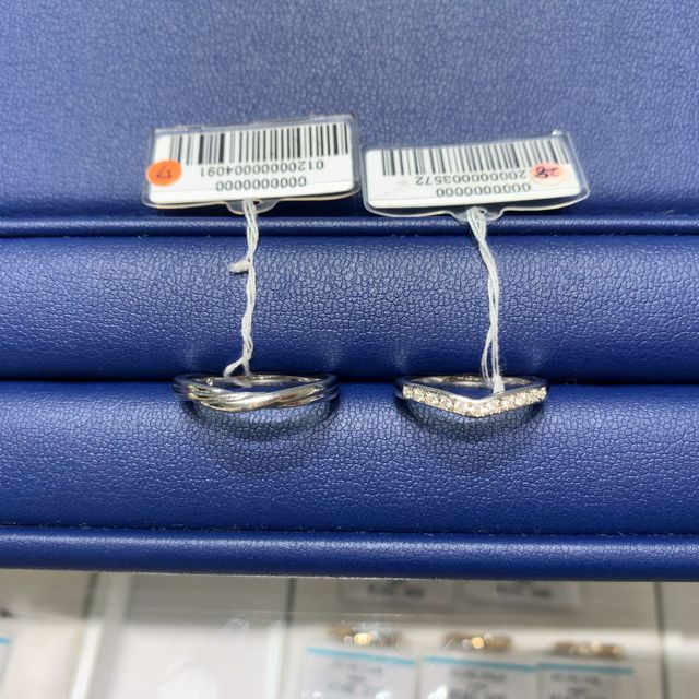 【銀座ダイヤモンドシライシの口コミ】 元々、指輪はダイヤモンドシライシさんと決めていてデザインも『こんな感…