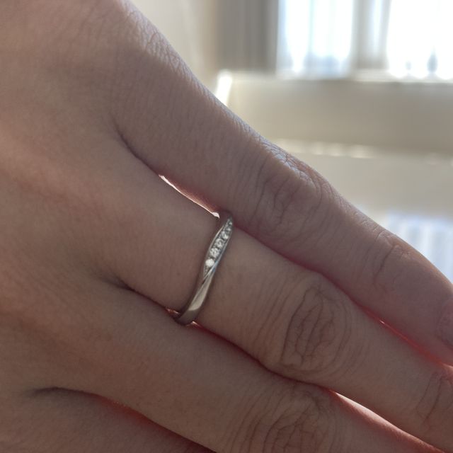 【4℃ BRIDAL(ヨンドシーブライダル)の口コミ】 デザインがスタイリッシュで、華美すぎない上品な点がとてもよかった。店…