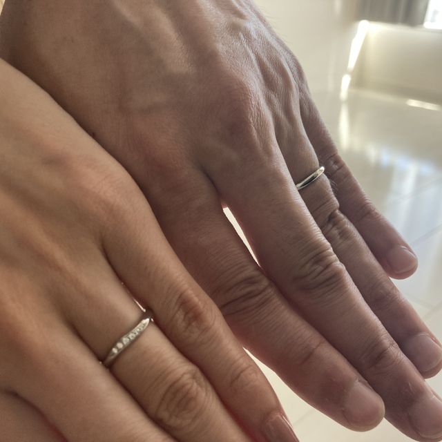 【4℃ BRIDAL(ヨンドシーブライダル)の口コミ】 デザインがスタイリッシュで、華美すぎない上品な点がとてもよかった。店…