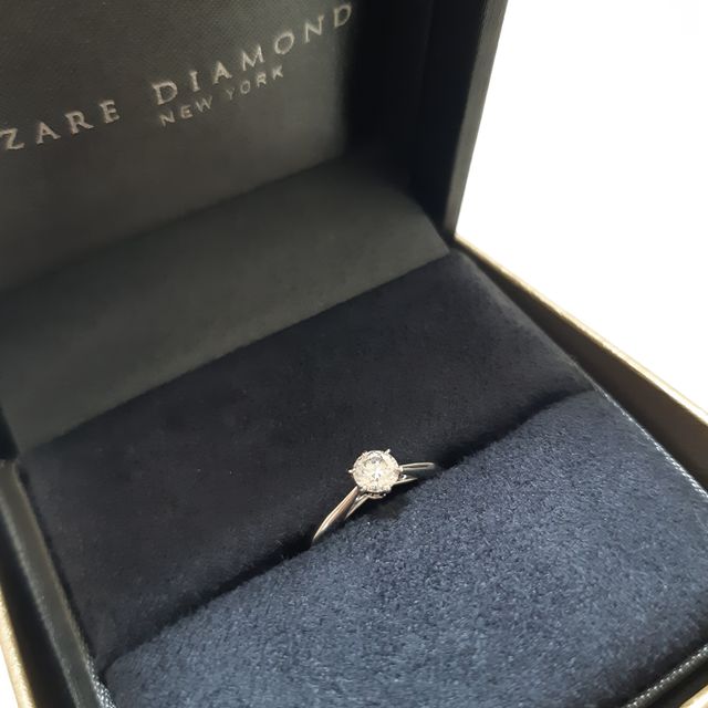 【ラザール ダイヤモンド(LAZARE DIAMOND)の口コミ】 デザインがシンプルでありながら高級感とダイヤの美しさに感銘を受け購入…