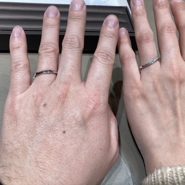 【銀座ダイヤモンドシライシの口コミ】 自分の指にあっていてデザインが素敵だった。
ダイヤモンドの入り方も珍し…