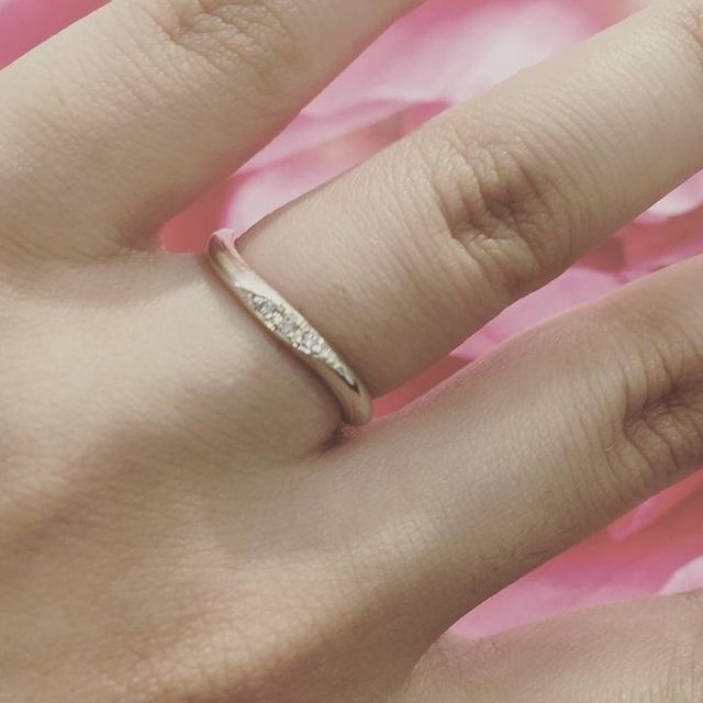 【杢目金屋(もくめがねや)の口コミ】 指輪は、担当者に相談したところ、ツヤ仕上げ、ツヤ消しなど、自分達の嗜…