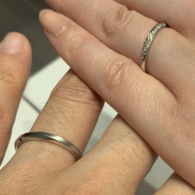 【銀座ダイヤモンドシライシの口コミ】 デザインが非常に良い。
他のブランドはダイヤモンドが左下から右上に上が…