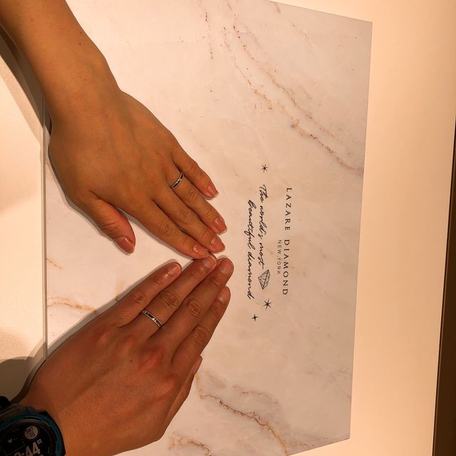 【ラザール ダイヤモンド(LAZARE DIAMOND)の口コミ】 ミル打ちで、しかもプラチナなので、とてもオシャレで強度もあるデザイン…