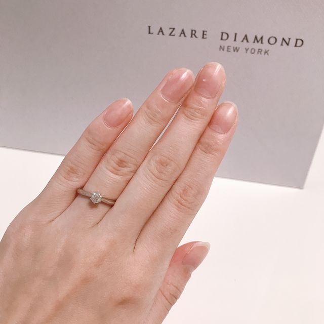 【ラザール ダイヤモンド(LAZARE DIAMOND)の口コミ】 1粒ダイヤのシンプルなストレートラインのデザインで探しました。
結婚指…