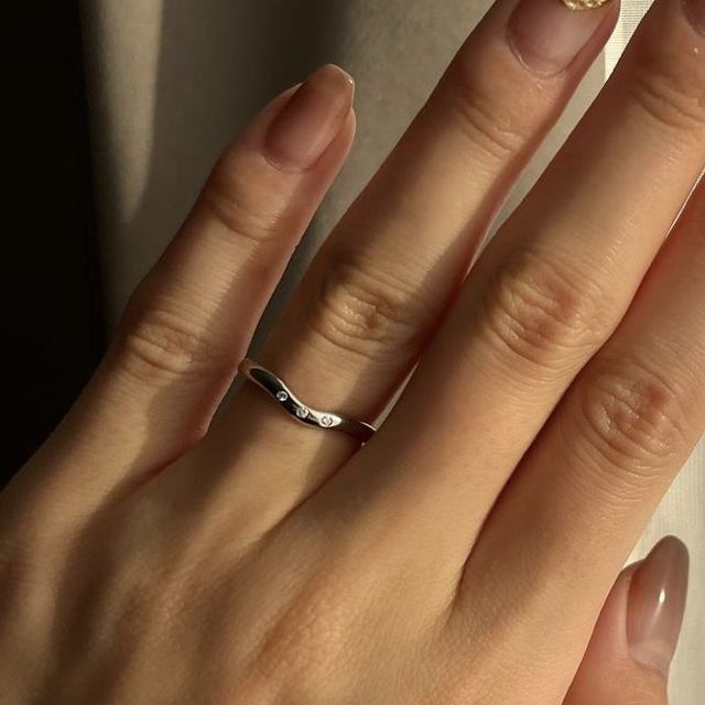 【ティファニー(Tiffany & Co.)の口コミ】 指輪は絶対憧れのティファニーと初めから心に思い描いていました。シンプ…