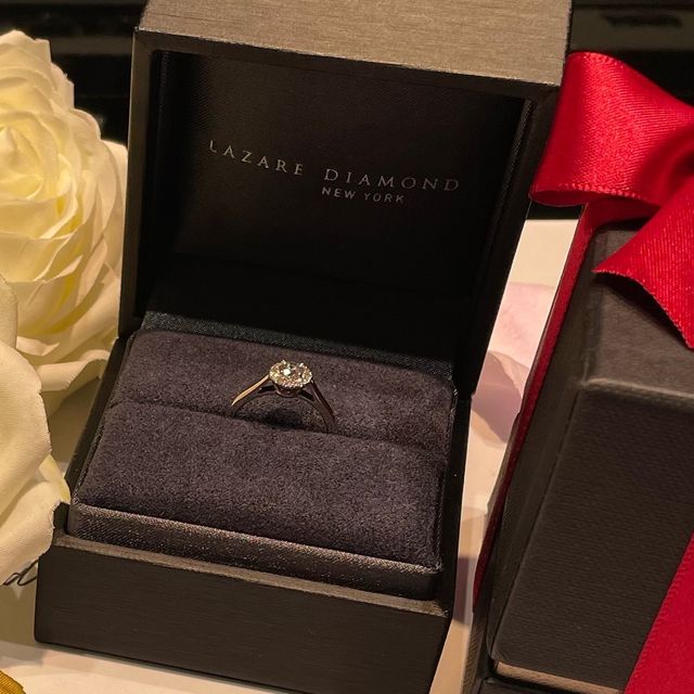 【ラザール ダイヤモンド(LAZARE DIAMOND)の口コミ】 ヘイローリングに憧れがあったこと、また、正面だけでなく横から見てもデ…