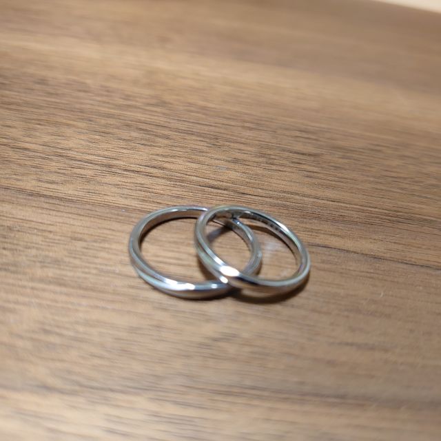 【4℃ BRIDAL(ヨンドシーブライダル)の口コミ】 シンプルなデザインでねじれの部分にマッド加工も施せたので自分の気に入…