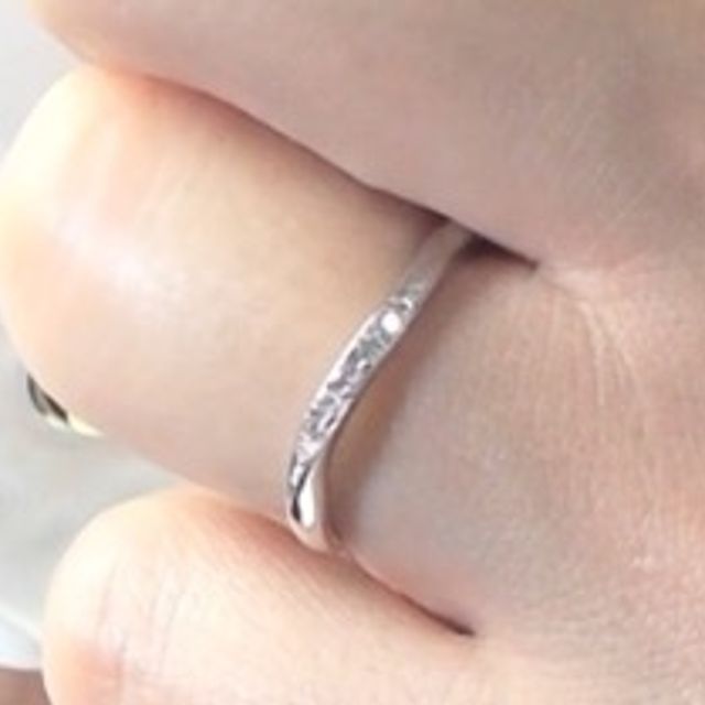 【Miss Platinumの口コミ】 プラチナとダイヤで探していました。
結婚指輪はシンプルなもので飽きがこ…