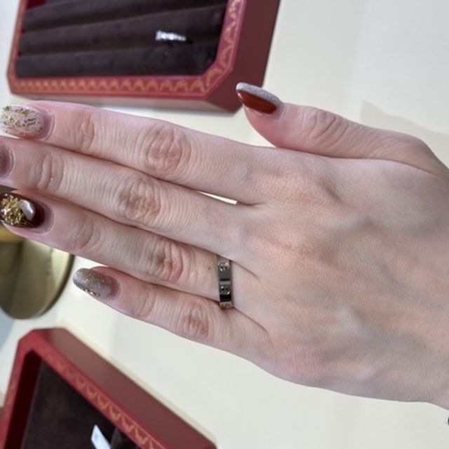 【カルティエ(Cartier)の口コミ】 カルティエのラブリングです。シンプルな細い指輪ではなく、存在感があっ…