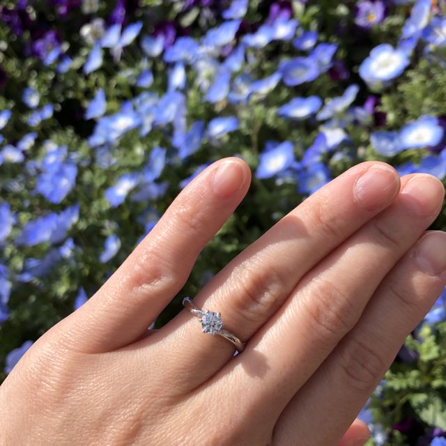 【アイプリモ(I-PRIMO)の口コミ】 ダイヤに向かって細くなっているように見えるデザインがおしゃれで良いな…