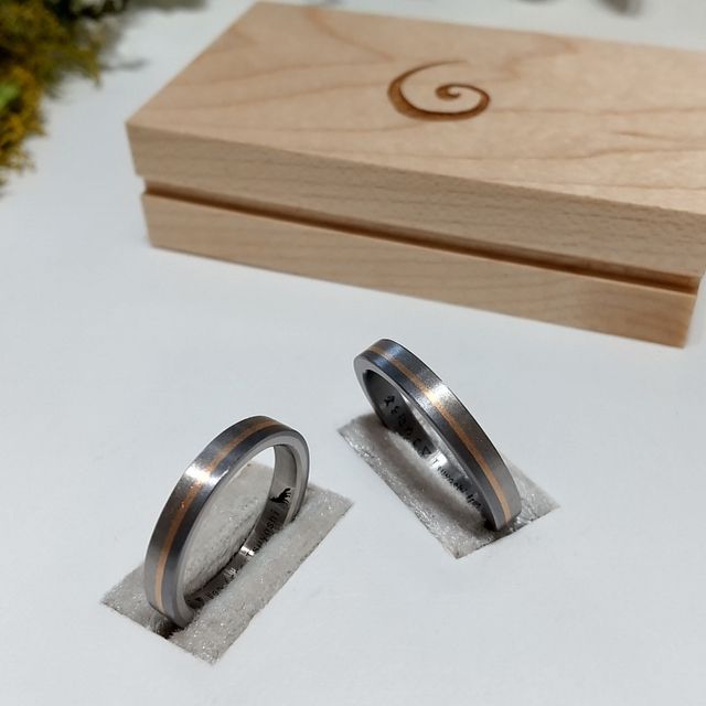 【SORA(ソラ)の口コミ】 指輪の形状は平打ち細めのシンプルなものが良かったので、その中でデザイ…