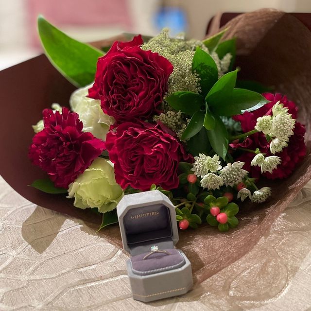 【Foulason(フレゾン)の口コミ】 シンプルで予算とマッチしたため購入しました。
ダイヤがたくさん散りばめ…