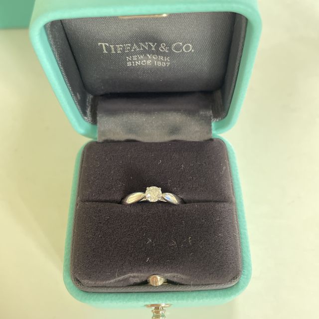 【ティファニー(Tiffany & Co.)の口コミ】 ダイヤが大きいけれどそこまで主張していないのが気に入っています。リン…